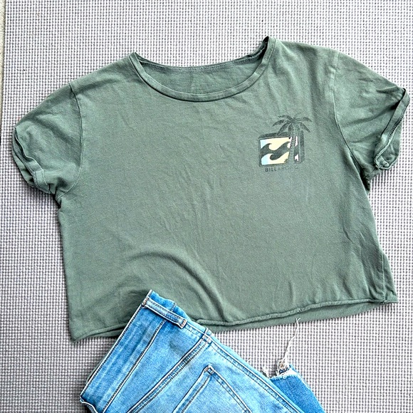 Billabong Tops - Billabong cropped t-shirt